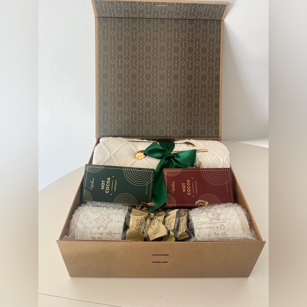 Happy Hygge Gifts‎ Holiday Mug and Blanket Gift Box Set